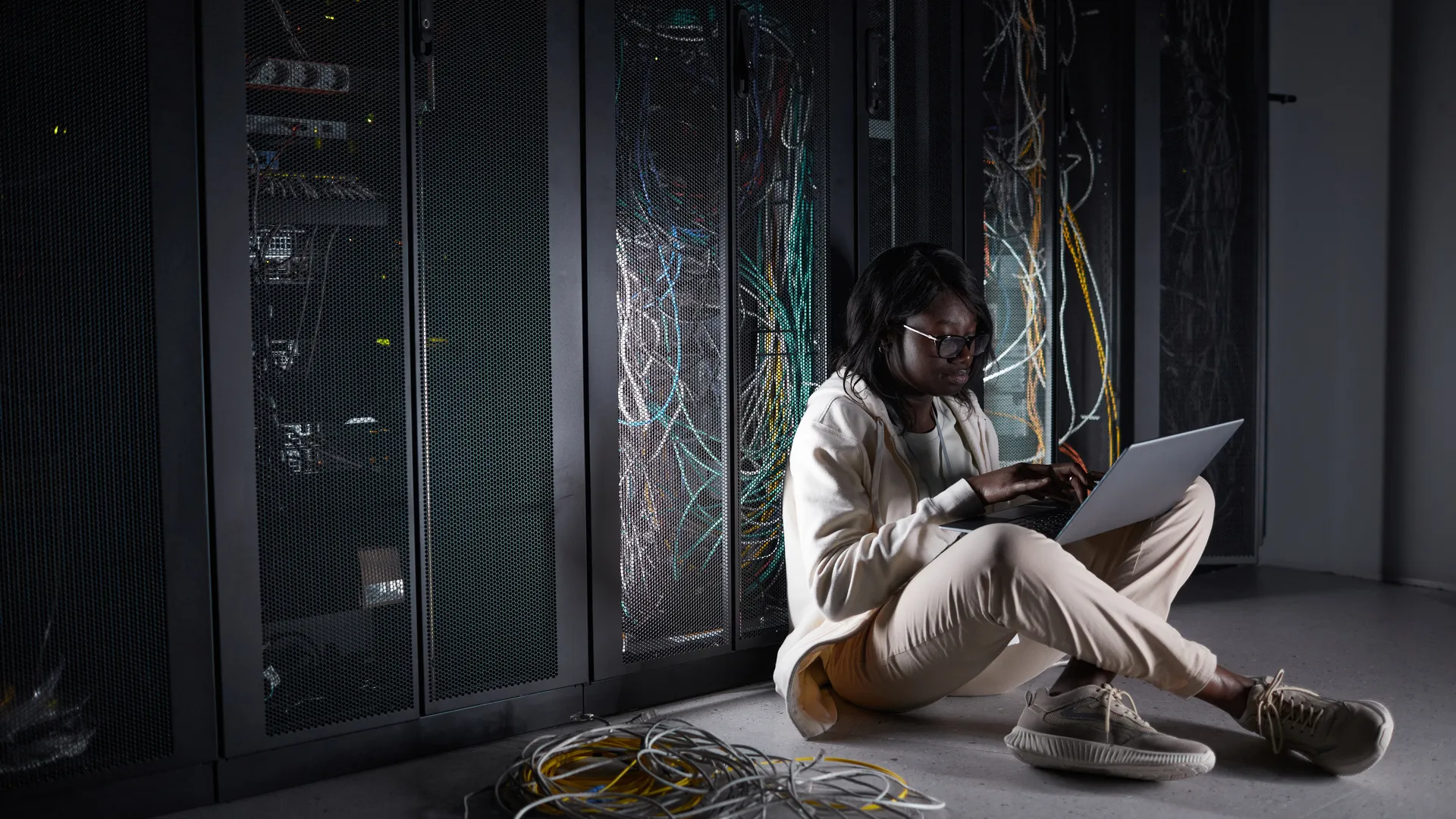 Field Service Management App in the UAE: Buy It or Build It?